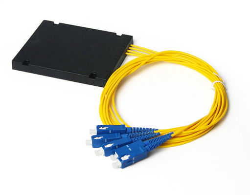 Gli ABS 1*16 INSCATOLANO i MODI a fibra ottica dei separatori 1 - 128 dello SpA con i connettori di SC/UPC